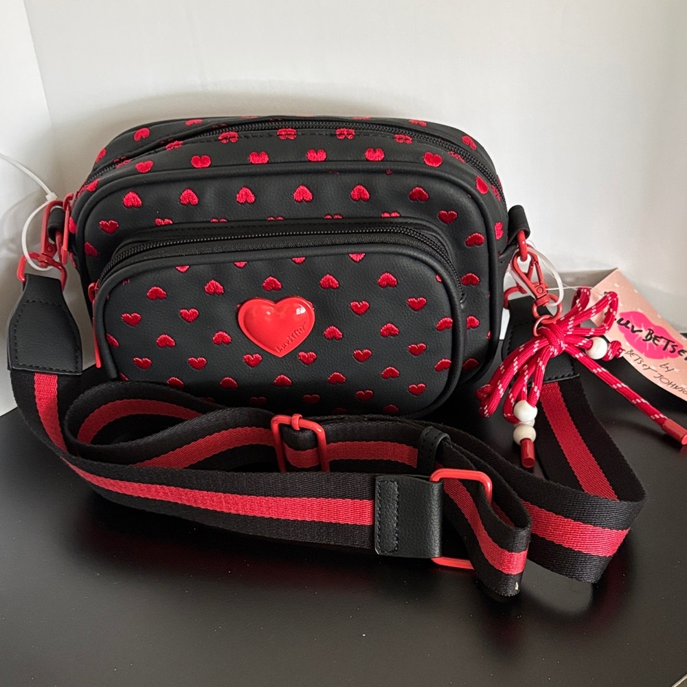 ☀️Betsey Johnson Black and Red Heart Crossbody Bag